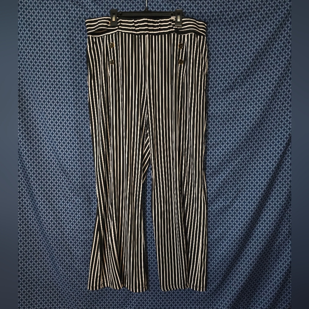 Sabrina Lauren - Ladies Elegant Black And White Striped Wide Leg Dress Pants.